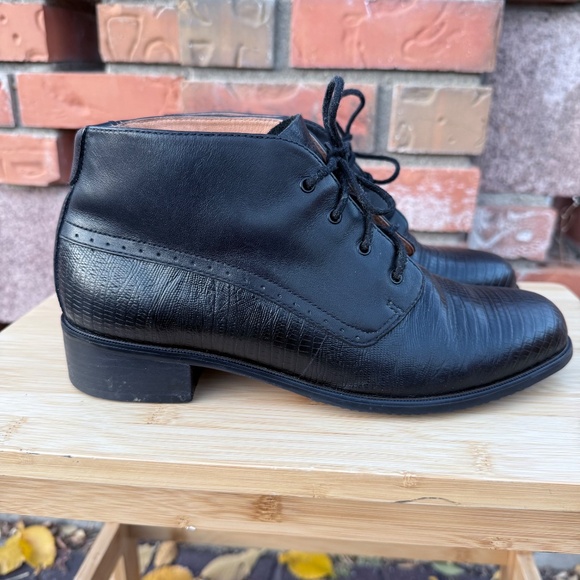 Ariat Black Leather Ankle Boots Croc Embossed Chukka Lace Up Booties - Picture 2 of 12